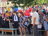 Настоятель Никольского храма города Шахты поздравил учеников городской школы с Днём знаний
