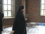 Преосвященнейший епископ Симон ознакомился с ходом строительства храма в честь святого благоверного князя Александра Невского г. Шахты и приходской жизнью храма