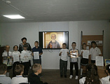 Нам есть, чем светильники памяти возжечь