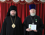 Преосвященнейший епископ Симон вручил духовенству Шахтинской епархии патриаршие награды