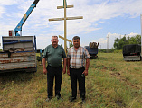 Всё начинается с молитвы: на въезде в Кашары установили поклонный крест