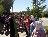 В день святой Троицы в хуторе Веселая Бахмутовка Октябрьского района возле часовни в честь Пресвятой Троицы состоялся праздничный молебен