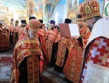 Пасхальной вечерней продолжилось торжество Светлого Христова Воскресенья в Покровском кафедральном соборе г. Шахты