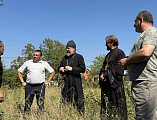 Преосвященнейший епископ Симон осмотрел место для строительства храма в поселке Персиановский Октябрьского района