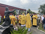 Епископ Симон совершил Божественную литургию в храме святых мучениц Веры, Надежды, Любови и матери их Софии в станице Багаевской и освящение монумента преподобного Серафима Саровского
