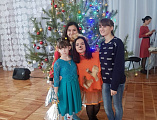 Молодежный Совет Шахтинской Епархии и учащиеся воскресной школы «Покров» при Духовно-Просветительском центре г. Шахты поздравили воспитанников детского дома № 1 с великим праздником Рождества Христова
