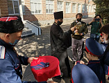 Иерей Анатолий Минаев благословил юных казачат Елкинской школы