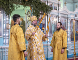 Преосвященнейший епископ Симон совершил воскресную Божественную литургию в храме Архистратига Михаила поселка Каменоломни