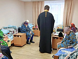 Благочинный приходов Чернышевского округа посетил реабилитационное отделение для граждан пожилого возраста и инвалидов в станице Боковской