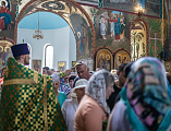 В день Святой Троицы, Пятидесятницы епископ Симон совершил праздничное богослужение