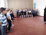 Настоятель Смоленского храма станицы Шумилинской иерей Александр Туховский встретился с учащимися школы и воспитанниками детского сада станицы Мигулинской
