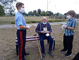 Иерей Андрей Павленков и добровольцы Багаевского благочиния оказывают разностороннюю помощь людям, оказавшимся в сложной жизненной ситуации