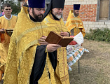 В слободе Терновая Миллеровкого района освятили памятный крест на месте разрушенного храма