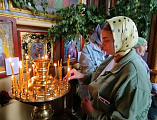 В Свято-Андреевском храме города Миллерово в праздник Святой Троицы наградили волонтеров православной группы «Мы вместе»   