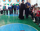 Благочинный Кашарского округа протоиерей Игорь Жевердан посетил казачью школу х. Панамарева в дни празднования Крещения Господня, и совершил чин освящение школы