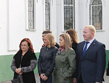 Для участников выездного заседания Молодежного парламента проведена экскурсия по храму Святой Троицы хутора Ягодинка Октябрьского района
