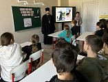 В Прохоровской школе прошла встреча со священником, посвященная Дню православной книги