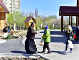 В храме Всех святых, в земле Русской просиявших, г. Каменск-Шахтинский прошла организованная уборка храма, храмового подворья и воскресной школы