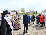 Преосвященнейший епископ Симон совершил «Чин, бываемый при основании церкви и водружении креста» на месте строительства храма великомученика Георгия Победоносца в ст. Обливской