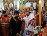 В день празднования Светлой Пасхи в Покровский кафедральный собор г. Шахты доставлен Благодатный огонь из Иерусалима
