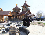 В день особого поминовения усопших епископ Симон совершил Божественную литургию и панихиду в храме в честь Всех святых, в земле Русской просиявших, г. Каменск-Шахтинский