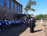 Протоиерей Роман Мясников поздравил с новым учебным годом учащихся общеобразовательной школы пос. Садовый