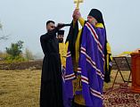 Епископ Симон совершил молебен о благословении работ и урожая на донских полях