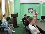 В Шахтинском автодорожном институте в рамках просветительской программы «Духовная связь» состоялась лекция на тему «Семья – кандалы или крылья?».