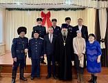 Духовенство и казаки поздравили с Рождеством школу в хуторе Данилов