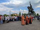 Прихожане храма Архистратига Михаила станицы Вешенской прошли крестным ходом к мемориалу «Клятва»