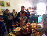 Благочинный приходов Кашарского округа иерей Георгий Грошев совершил объезд вверенного ему благочиния, совершив освящение пасхальных приношений
