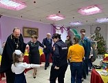 Протоиерей Роман Амплеев поздравил воспитанников Центра помощи детям с православными зимними праздниками