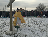 В пос. Машзавод г. Шахты чин великого освящения воды совершили у поклонного креста