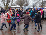 В прощеное воскресенье на Соборной площади города Шахты состоялись народные гуляния, посвященные Масленице «Гуляет русская душа»