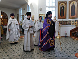 В Димитриевскую родительскую субботу епископ Шахтинский и Миллеровский Симон совершил Литургию и панихиду в храме Архистратига Михаила г. Новошахтинска