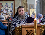 Епископ Симон совершил утреню Великой Пятницы с чтением двенадцати Страстных Евангелий