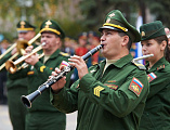 На площади Покровского кафедрального собора города Шахты прошло построение лучшего кадетского корпуса в России по случаю торжественной церемонии присяги и вручения первых погон молодым кадетам