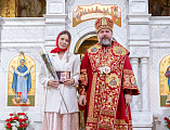 Праздник Светлого Христова Воскресения в Покровском кафедральном соборе города Шахты продолжился великой вечерней
