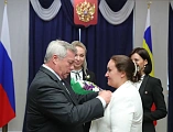 Высокой государственной награды – ордена «Родительская слава» – удостоены супруги иерей Михаил и Ольга Красновы, в семье которых растут 13 детей