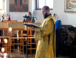 В день памяти Московских святителей Преосвященнейший епископ Симон совершил Литургию в Покровском кафедральном соборе города Шахты