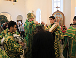 В престольный день Преосвященнейший епископ Симон совершил Божественную литургию в храме благоверного князя Александра Невского г. Шахты и рукоположил монаха Амвросия во иеродиакона