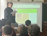 Настоятель и клирик Свято-Покровского храма в Шахтах провели для школьников 23 школы урок в честь Дня православной книги
