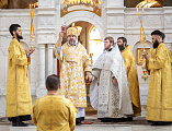 Преосвященнейший епископ Симон совершил воскресную Божественную литургию и иерейскую хиротонию в Покровском кафедральном соборе города Шахты