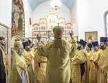 В день рождения Святейшего Патриарха Московского и всея Руси Кирилла епископ Симон совершил Литургию в Покровском кафедральном соборе города Шахты