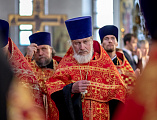 Праздник Светлого Христова Воскресения в Покровском кафедральном соборе города Шахты продолжился великой вечерней
