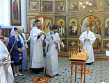 В Троицкую родительскую субботу Преосвященнейший епископ Симон совершил Божественную литургию в храме Архистратига Михаила г. Новошахтинска