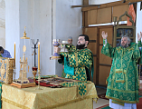 Преосвященнейший епископ Симон с архипастырским визитом посетил Нижнедонское благочиние и совершил Божественную литургию в храме Покрова Пресвятой Богородицы ст. Кривянской