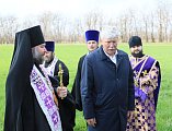Преосвященнейший епископ Симон вместе с фермерами помолился о благополучии урожая в полях Верхнего Дона