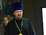 Священник посетил школу №15 Каменска-Шахтинского и поздравил педагогический коллектив с юбилеем