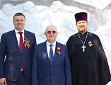 Протоиерей Роман Амплеев принял участие в праздничном шествии и митинге, посвященном Победе в Великой Отечественной войне